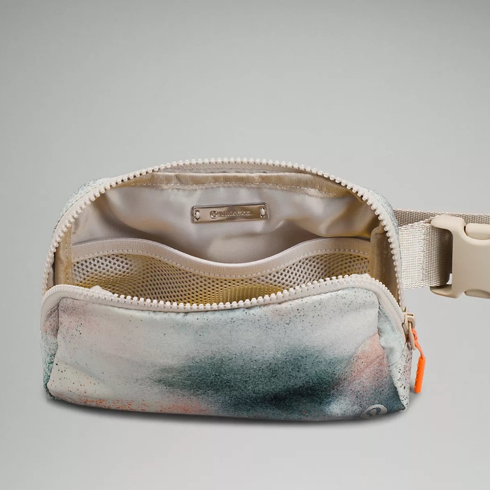 🍋 Lululemon 🍋 Everywhere Belt Bag Spray Camo - Picture 5 of 11